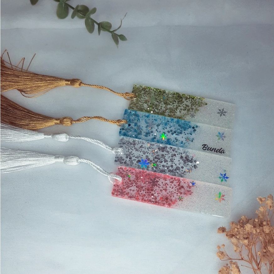 

Custom Bookmark Resin WINTER Sequins / Pembatas Buku Resin