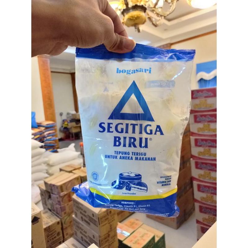 

Tepung Terigu Segitiga Biru Ekonomis 1kg