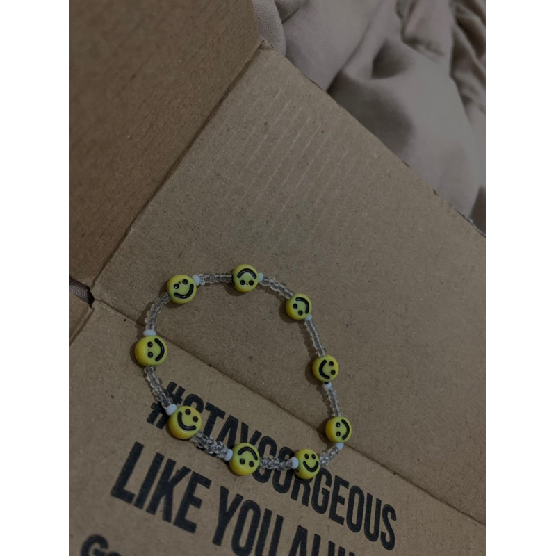 gelang manik manik smile