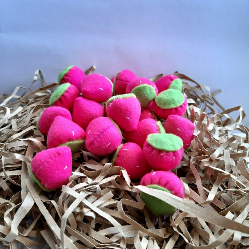 Aplikasi buah Flanel Strawberry Utuh