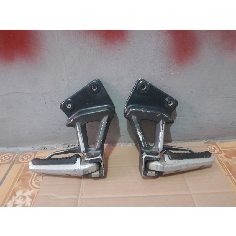 Foot step belakang Suzuki Skydrive original copotan Footstep dudukan kaki belakang