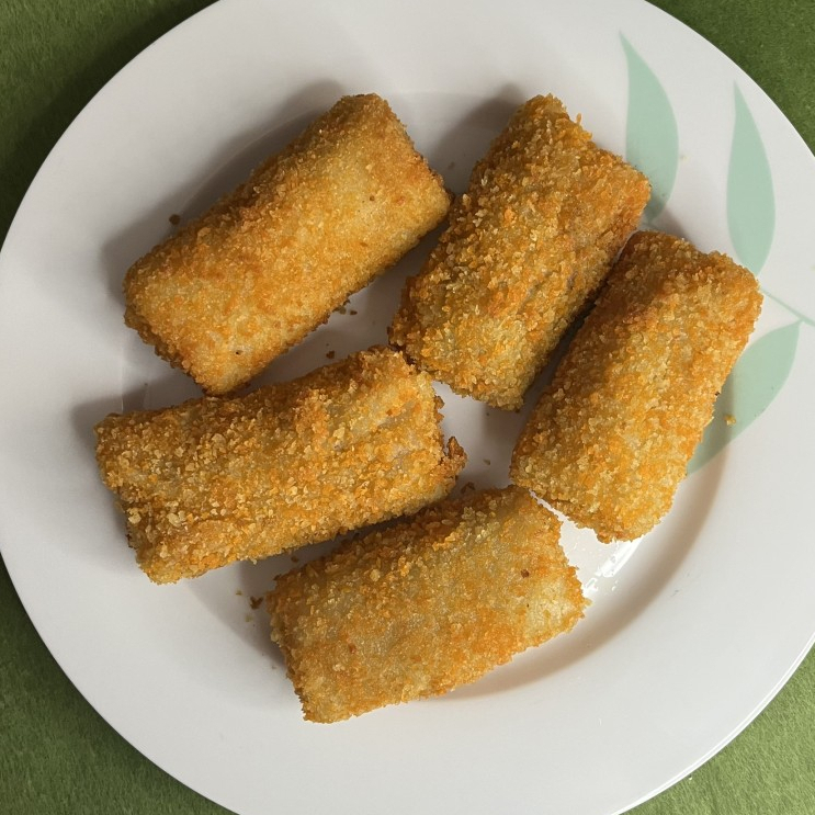 

Risoles Risol Goreng isi Sayur Camilan Jajanan Risol Telur Enak