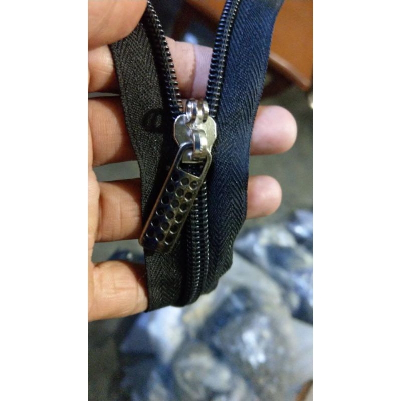 Kepala resleting no.8 model Terbalik dan biasa untuk rel coil plastik (20 pcs).