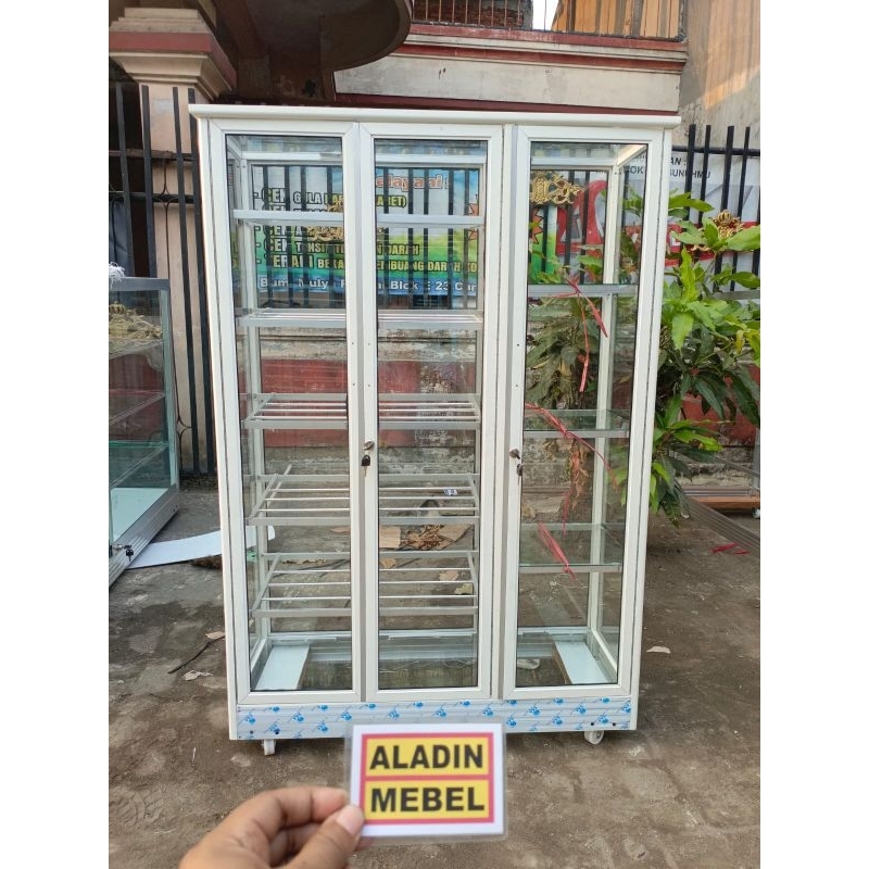 Rak Sepatu Helm Frame Putih Pintu 3 Bening Polos