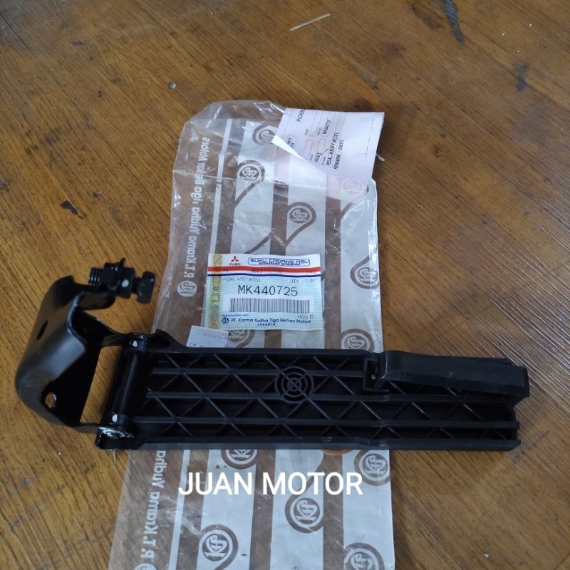 PEDAL GAS ASSY CANTER 110PS/125PS KTB ORIGINAL