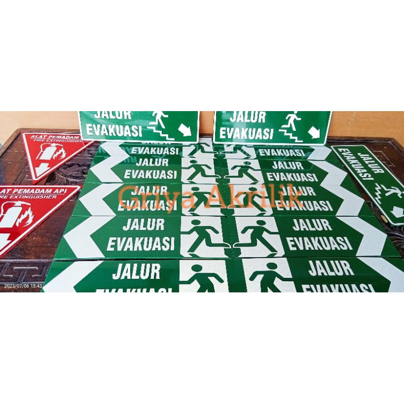 Jalur Evakuasi Akrilik Glow in the Dark (Nyala)/Sign Board Akrilik Jalur Evakuasi Akrilik