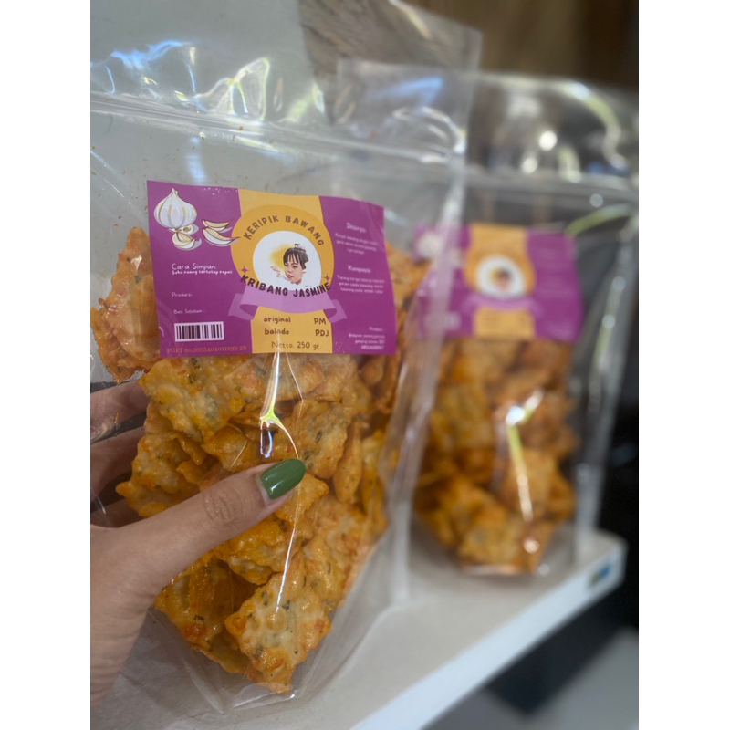 

keripik bawang (kribang jasmine) 250 gr rasa original,balado,pedas manis,pedas daun jeruk