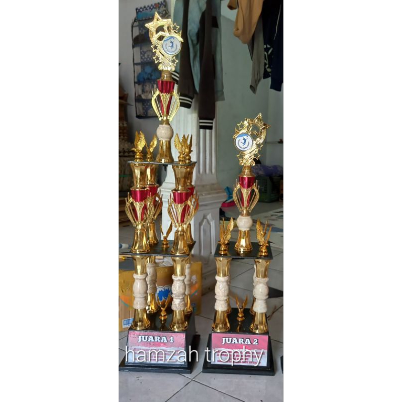 piala 1 set juara 1 dan 2 kaki 8,kaki 4