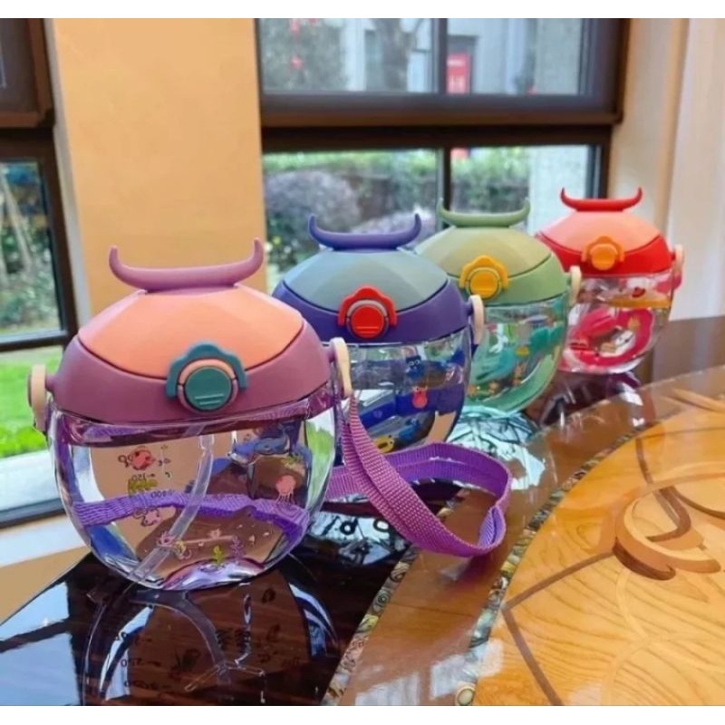 Botol minum anak/ botol minum tali panjang motif Baby shark