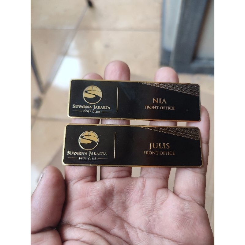 

nama dada magnet pin nama dada kuningan