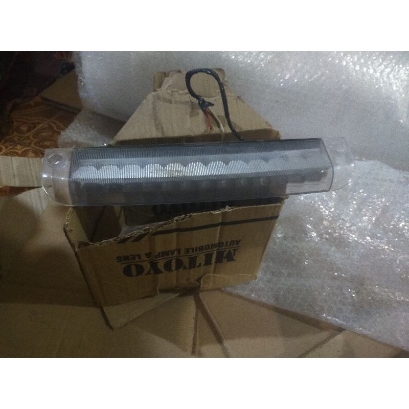 lampu spoiler Innova 2014