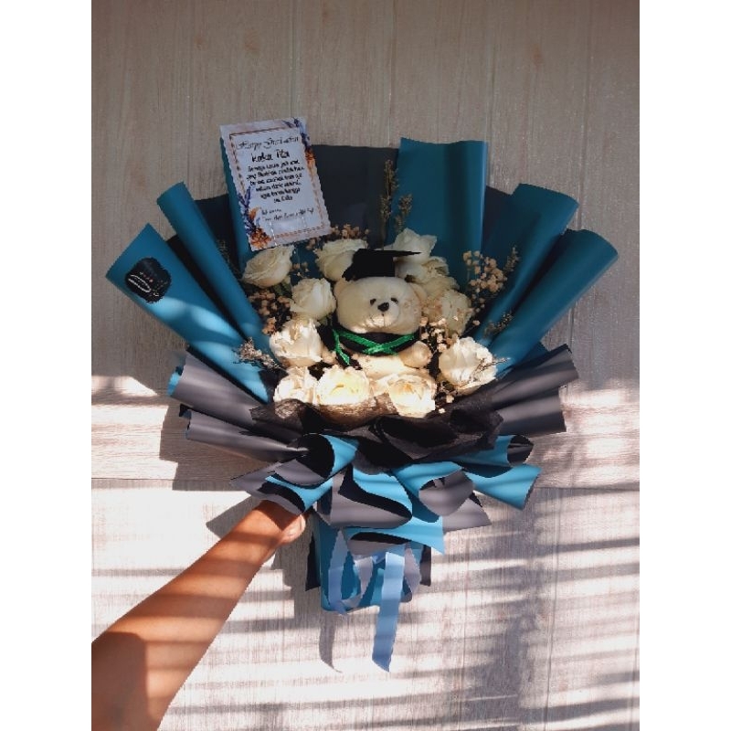 

Bouquet fresh flower bear graduation/buket wisuda/buket bunga asli/buket bunga mawar/buket murah semarang/uly craft
