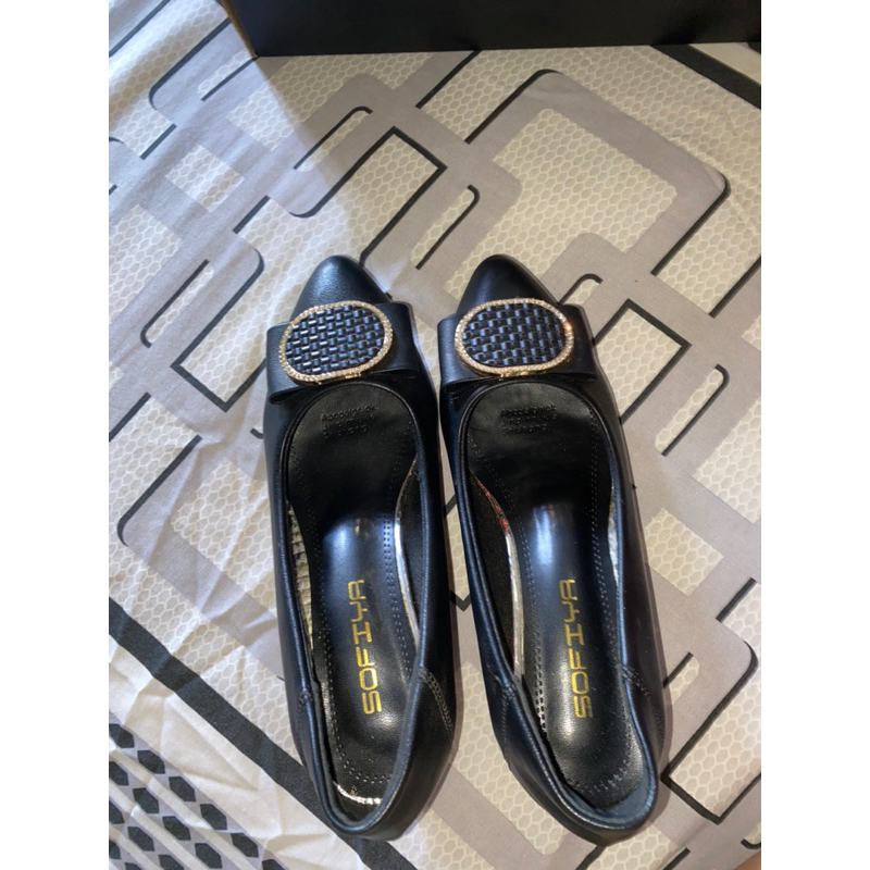 Preloved SEPATU SOFIYA HITAM