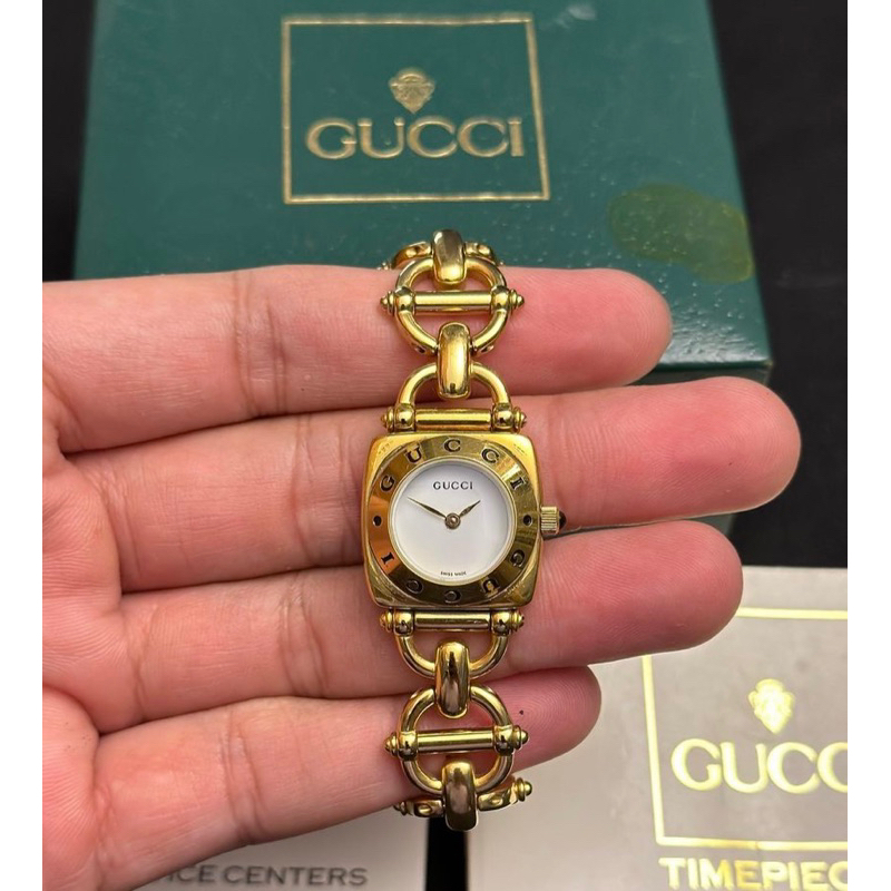 gucci bangle watch