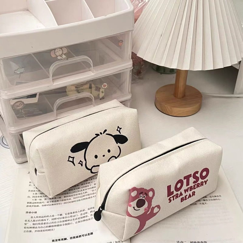 

TEMPAT PENSIL AESTHETIC CANVAS RESLETING STATIONARY / PENSIL CASE MOTIF SNOOPY POCHACO LOTSO LUCU