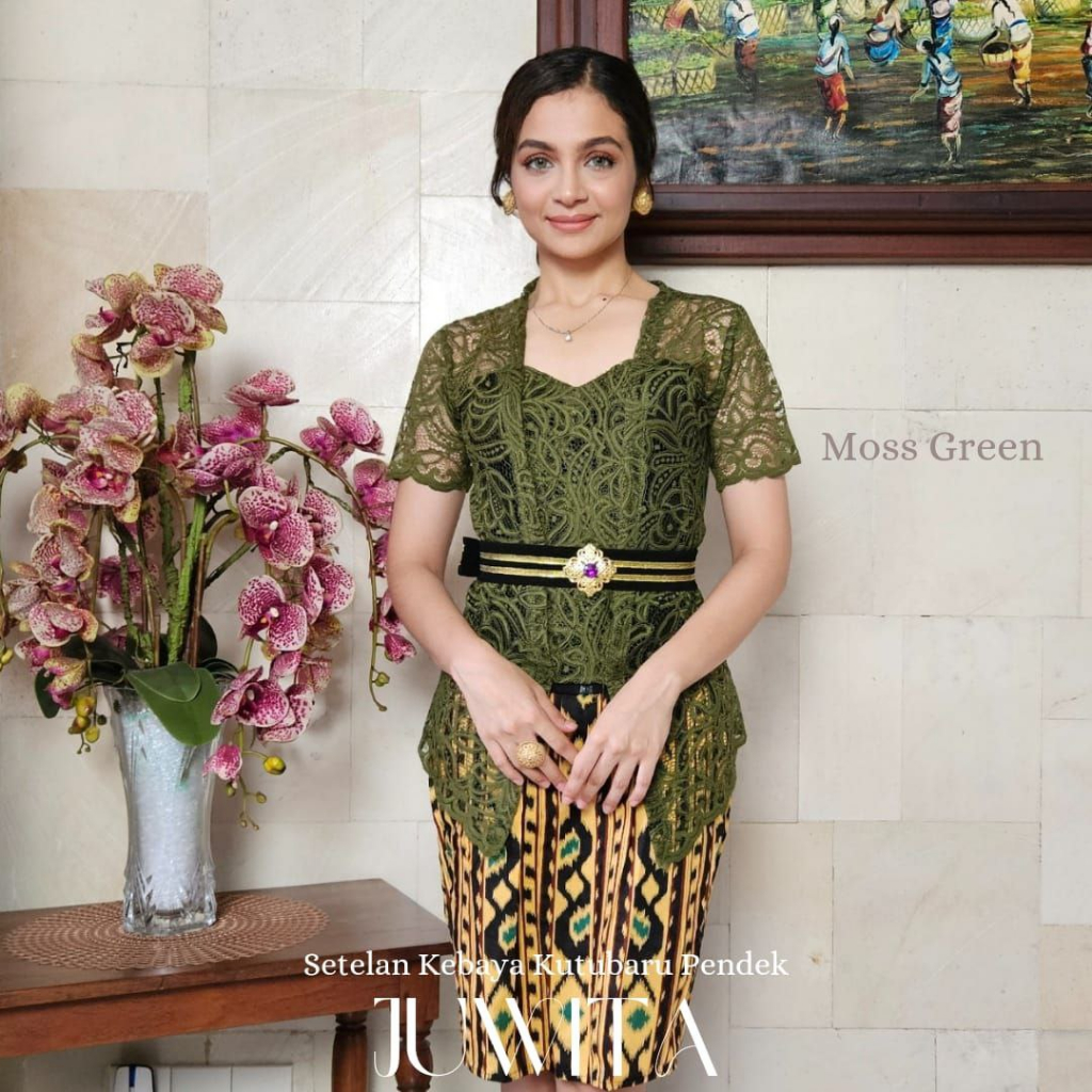 SETELAN Kebaya Brokat Bali Juwita dan Rok Katun Pendek Batik Kebaya Bali Modern