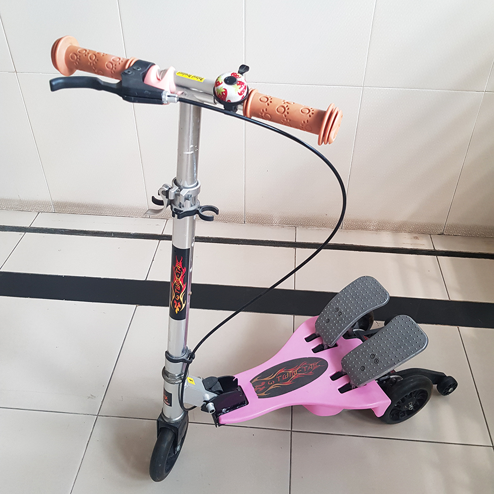 PRELOVED SEPEDA SKUTER OTOPED ANAK PEDAL INJAK KAKI TWIN-TAIL