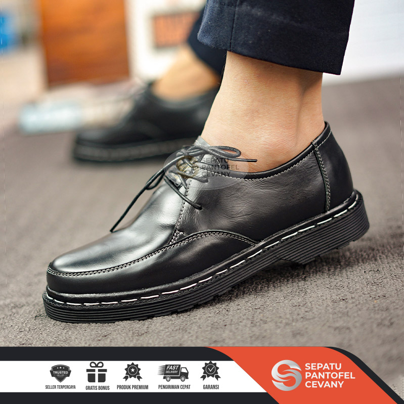 Sepatu Kulit Pria Hitam Semi Formal Kekinian Keren - Leather Shoes Full Black Buat Kerja Kantor Kond
