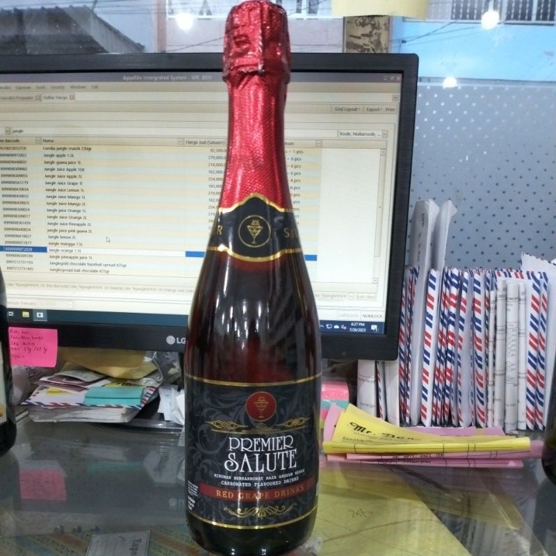 premier salute minuman rasa anggur berkarbonasi