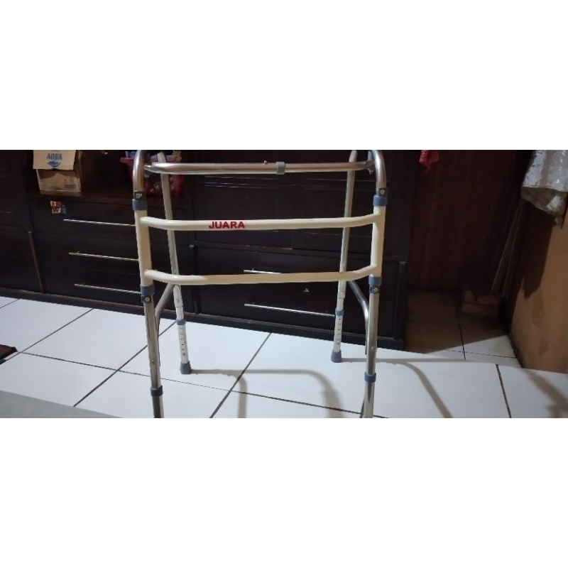 Walker Alat Bantu Jalan Kaki 4