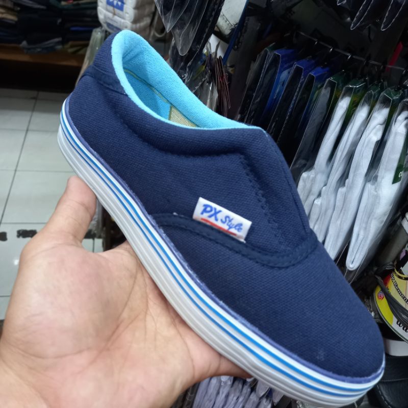 sepatu slip on pria merk PX style original putih dan navy