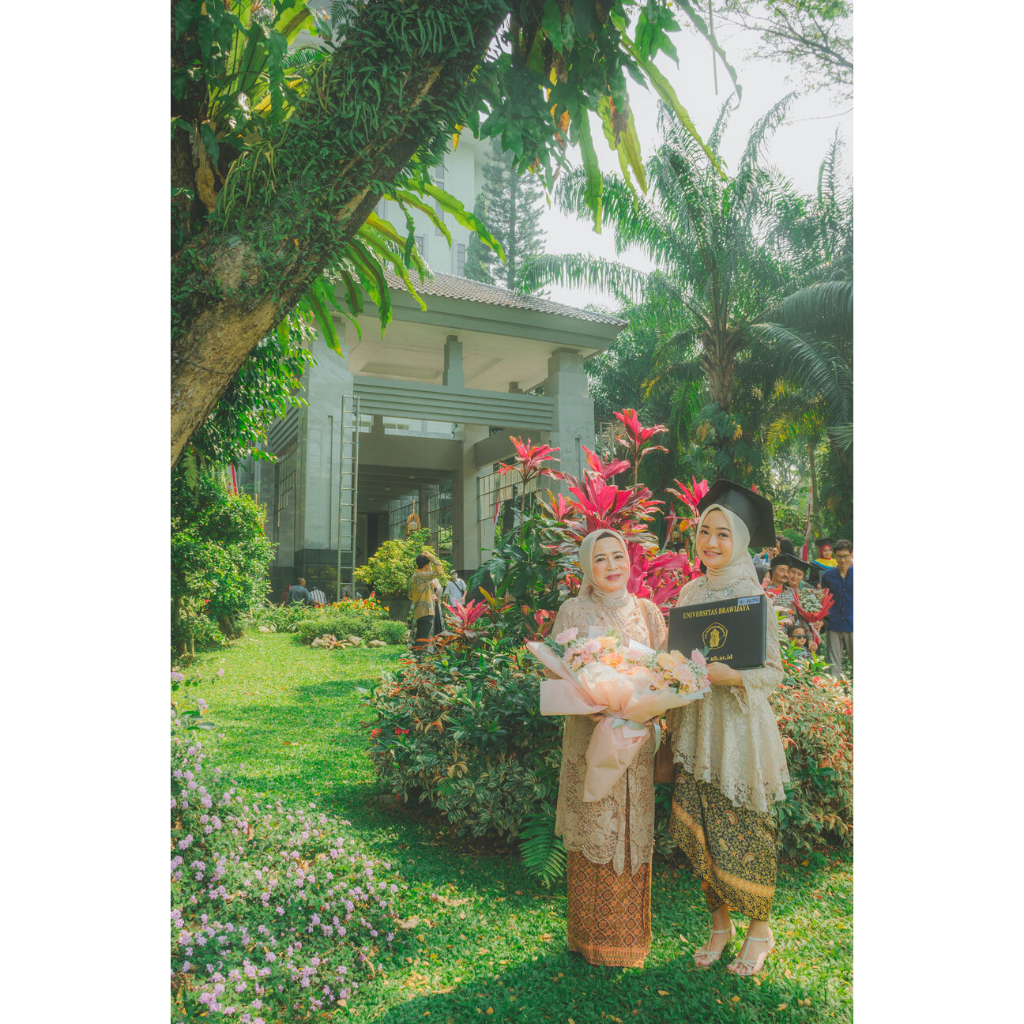 JASA EDIT LIGHTROOM FOTO WISUDA