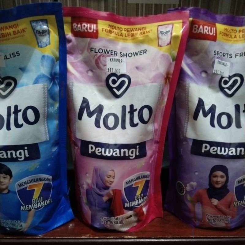 MOLTO PEWANGI PAKAIAN 780 ML