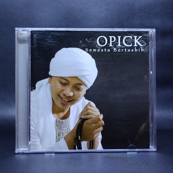 CD OPICK - SEMESTA BERTASBIH & CAHAYA HATI ( CD ORIGINAL )