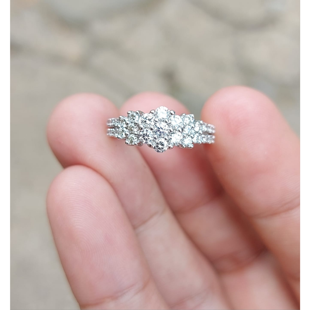 Cincin Wanita Berlian Emas Putih 75% Full Berlian Eropa