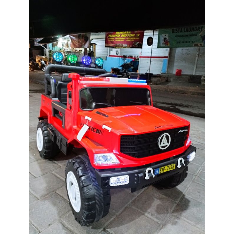 Mobil aki Jeep Ejp 7738 Berisi Sirine