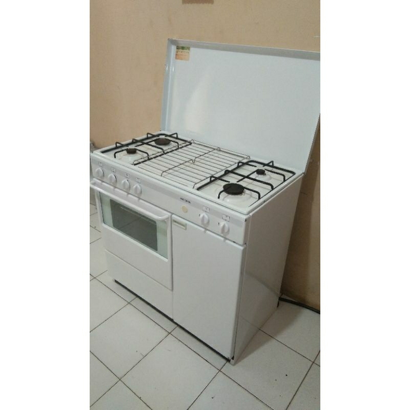 kompor+oven 4 tungku merek modena type fc7300 second