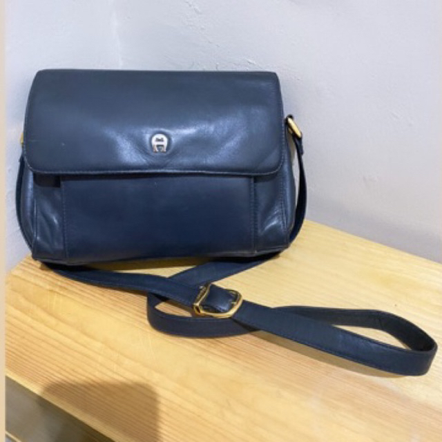 Tas Sling Aigner , Tas Preloved Aigner , Tas kulit asli