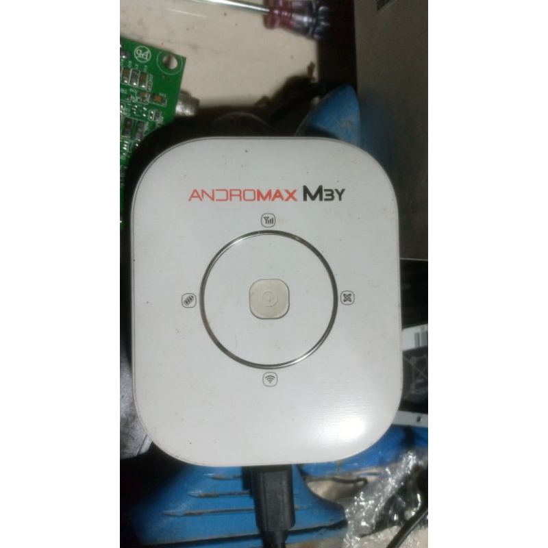 Modem Mobile Wifi (Mifi) Smartfren type Andromax M3Y Haier warna Putih Second mulus,masih Lock di Sm