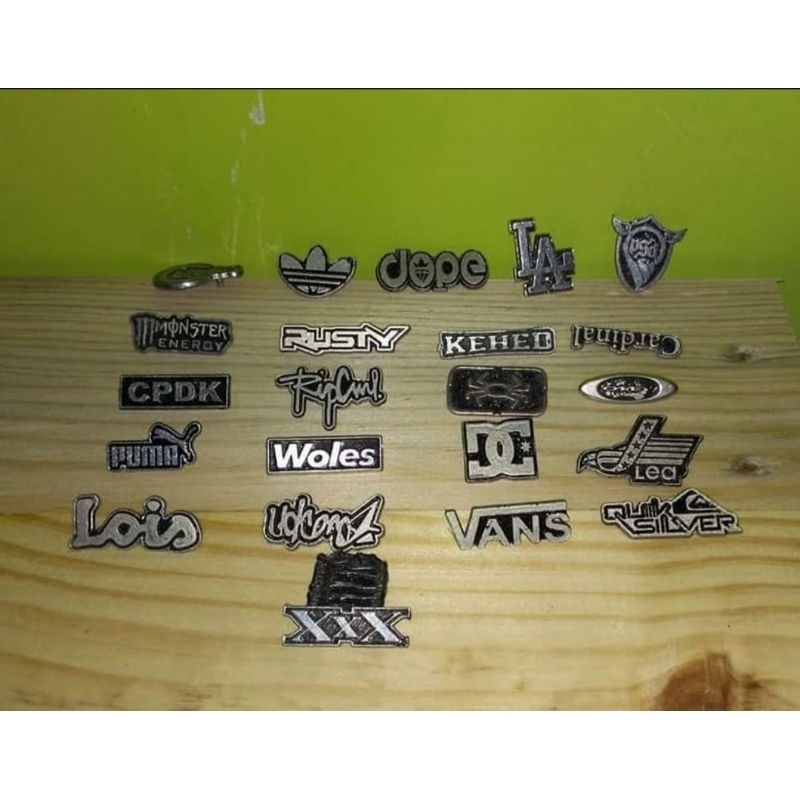 PIN BESI TOPI// LOGO TOPI // PIN BESI