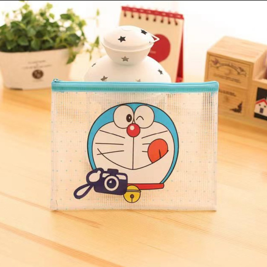 

KK Map folder plastik mika bening jaring karakter Doraemon A4