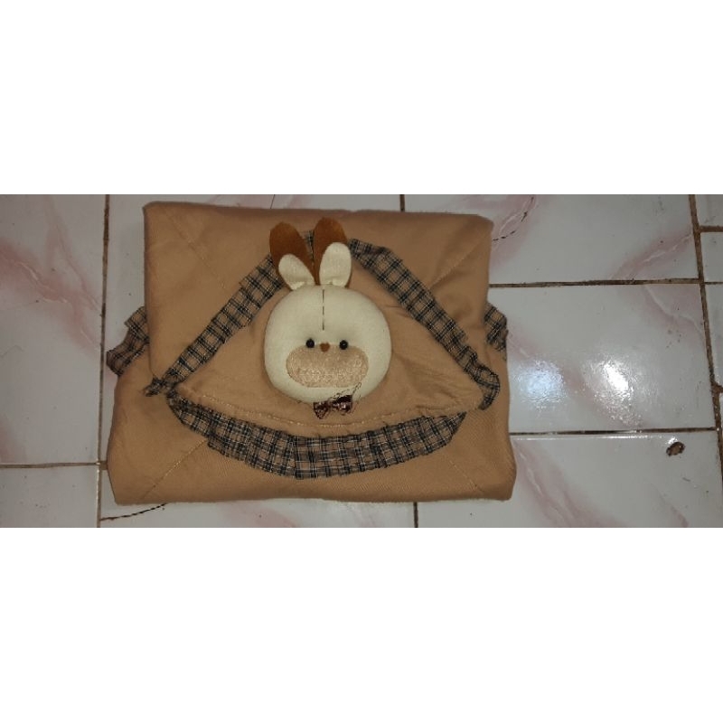 selimut dan gendongan bayi
