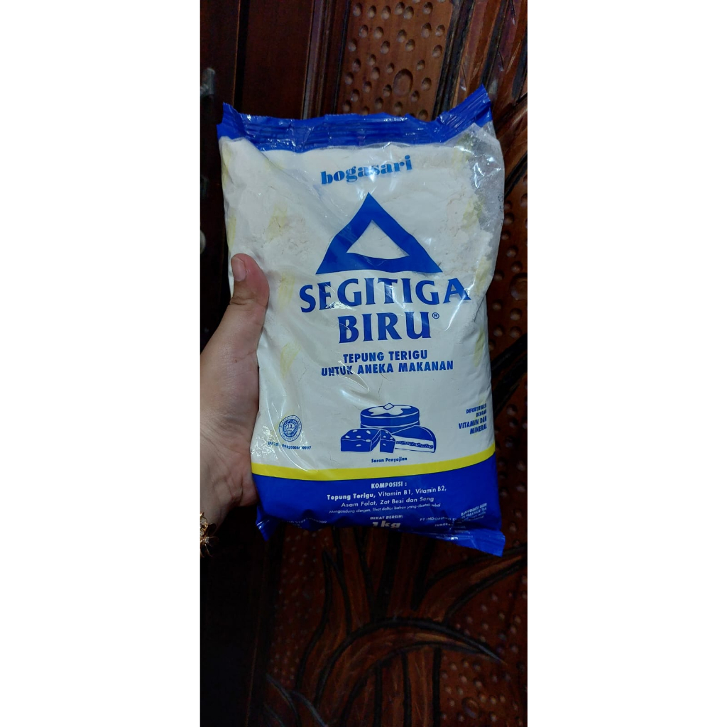 

TEPUNG TERIGU SEGITIGA BIRU 1 KG