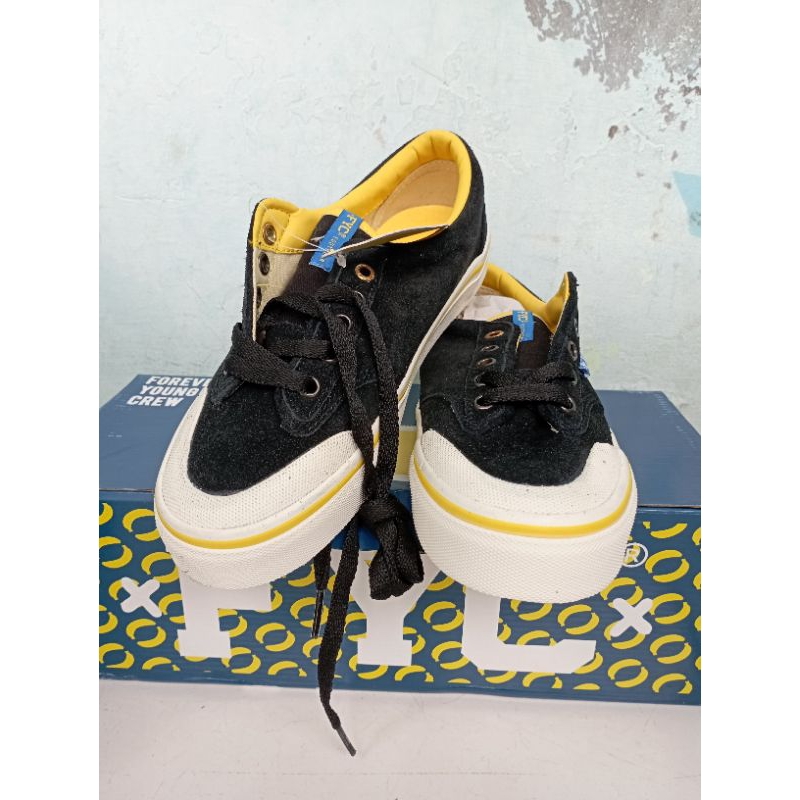 Sepatu FYC Mutt Black Suede