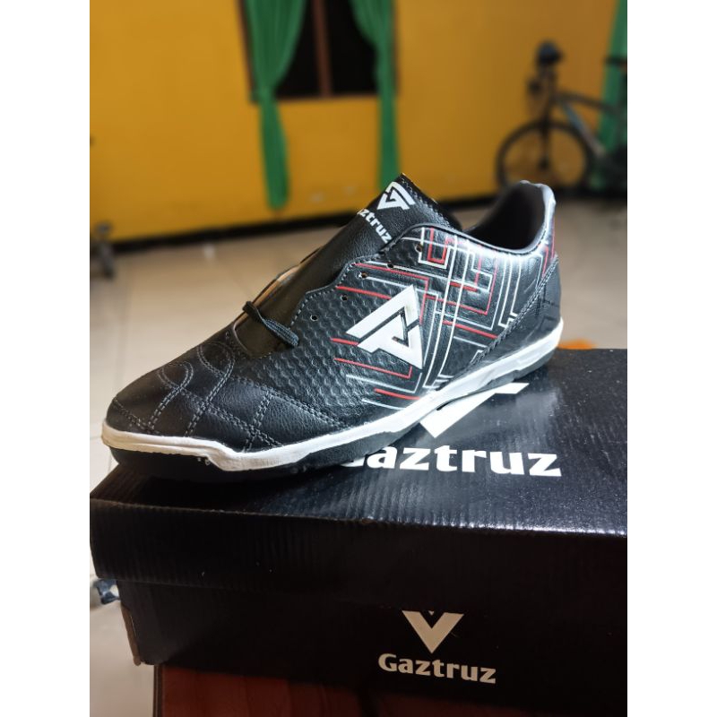 SEPATU FUTSAL GAZTRUZ KAKI GEMUK