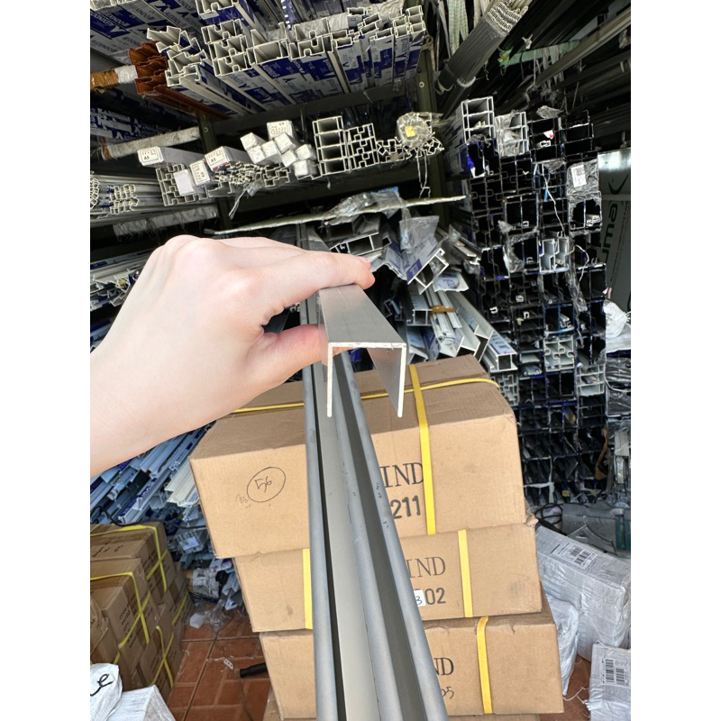 Rel Bawah U Pintu Lipat Aluminium