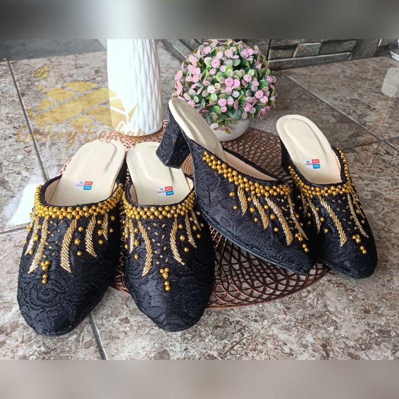 Sendal selop pengantin warna hitam payet gold