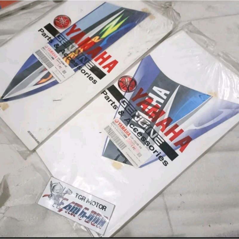 striping sticker stiker polet cover kaper kiping sayap atas bawah kiri ori original yamaha 5tp jupit