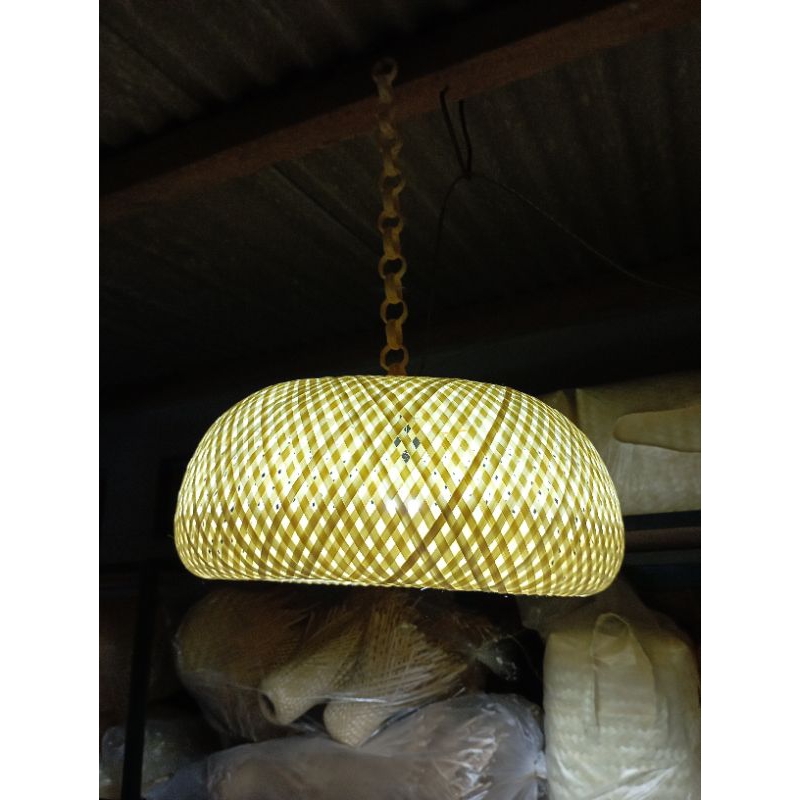 kap lampu anyaman bambu