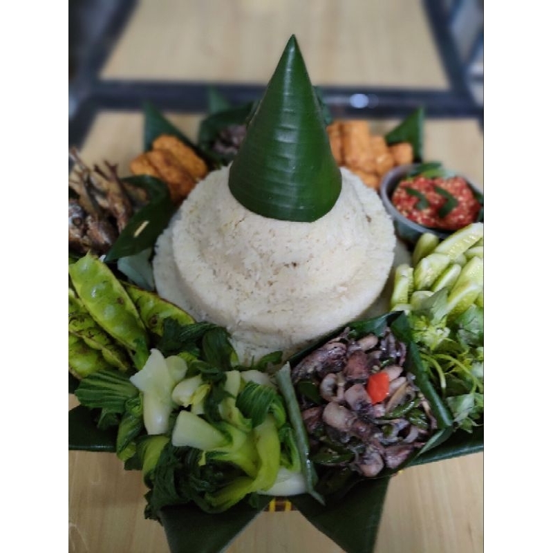

Tumpeng Nasi Liwet Tradisional