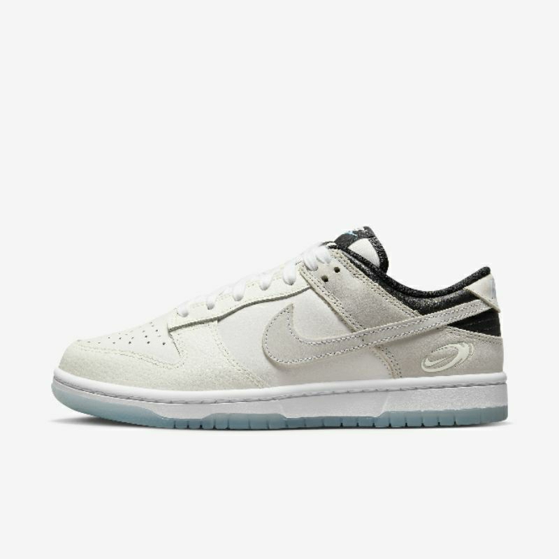 Nike Dunk Low SE Womens SUPERSONIC