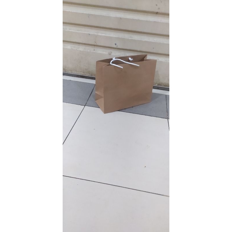

Paper bag buku polos nyamping &lanscape terlaris dan murah isi 12 pcs