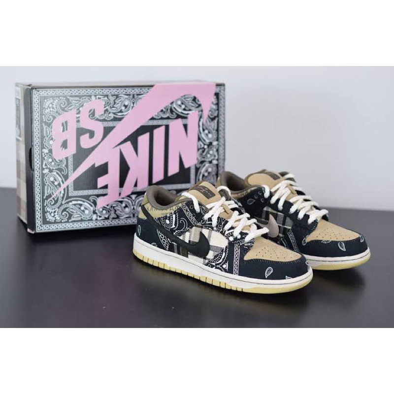 SB Dunk Travis Scott Batik