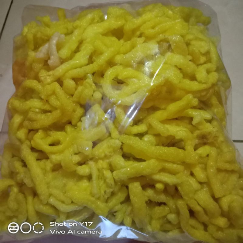 

KERUPUK MIE GORENG COCOK UNTUK CEMILAN DAN DI SANTAP DENGAN ASINAN 1000 gr Rp 40.000