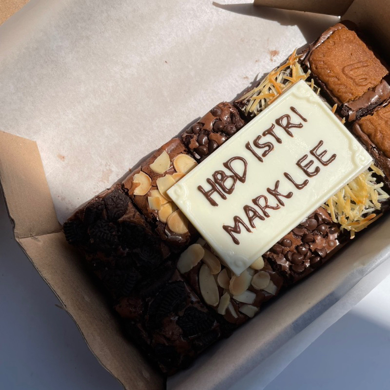 

FUDGY BROWNIES + PAPAN TULISAN COKELAT | BROWNIES SEKAT TOPPING | BROWNIES FUDGY LUMER