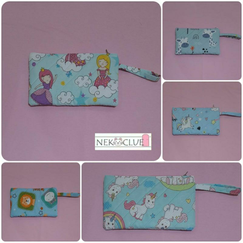 

Pouch Katun Lapisan Busa ukuran 21 × 12 cm (tempat pensil, tempat make up, tempat handphone)